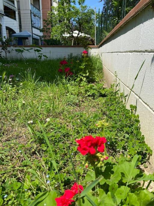 Bella Garden House - Private Garden In Floransa Dış mekan fotoğraf